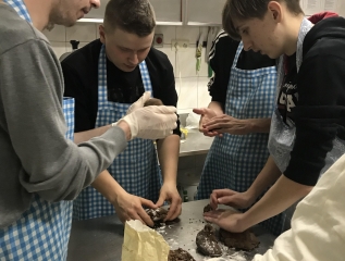 Specjalny Ośrodek Wychowawczy - Pieczemy świąteczne pierniczki.