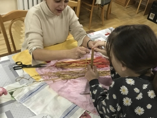 Specjalny Ośrodek Wychowawczy - Robimy ozdoby na choinkę ze słomy