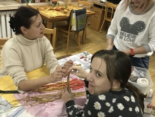 Specjalny Ośrodek Wychowawczy - Robimy ozdoby na choinkę ze słomy